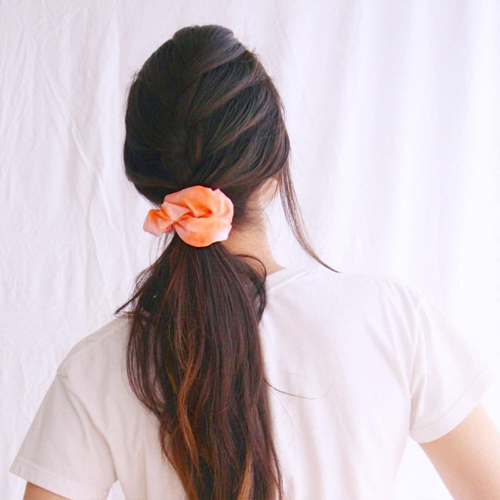 MLMOMVME ponytail bun wrist scrunchie suitable for thin to thick hair.