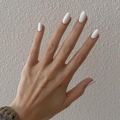 Modelones glue and adhesive tabs set enabling quick, damage-free nail attachment