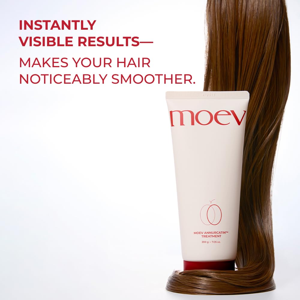 MOEV ANNURCATIN Hair Mask application on hair demonstrates even distribution