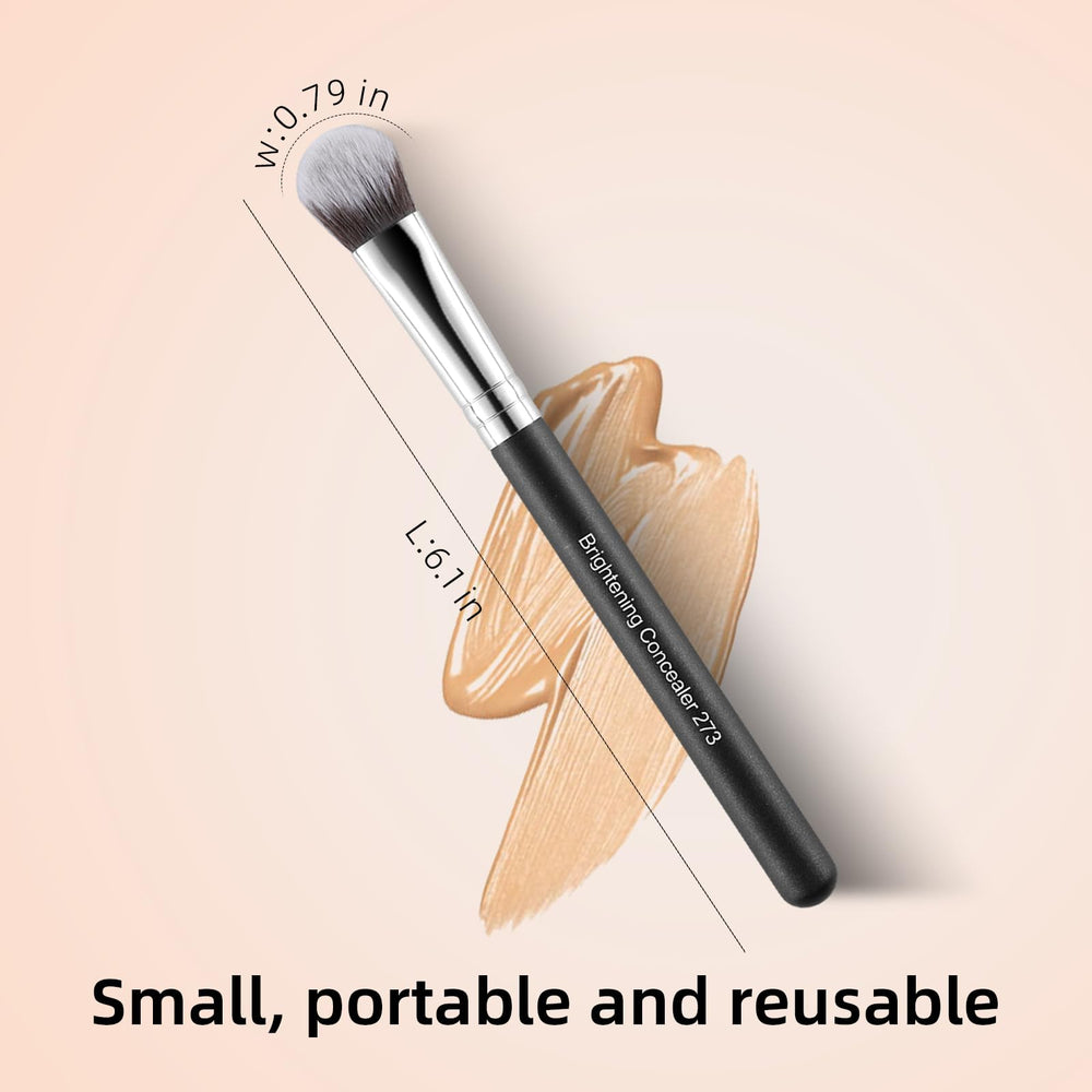 MOGILAN Kitten Paw eyeshadow blending brush in action