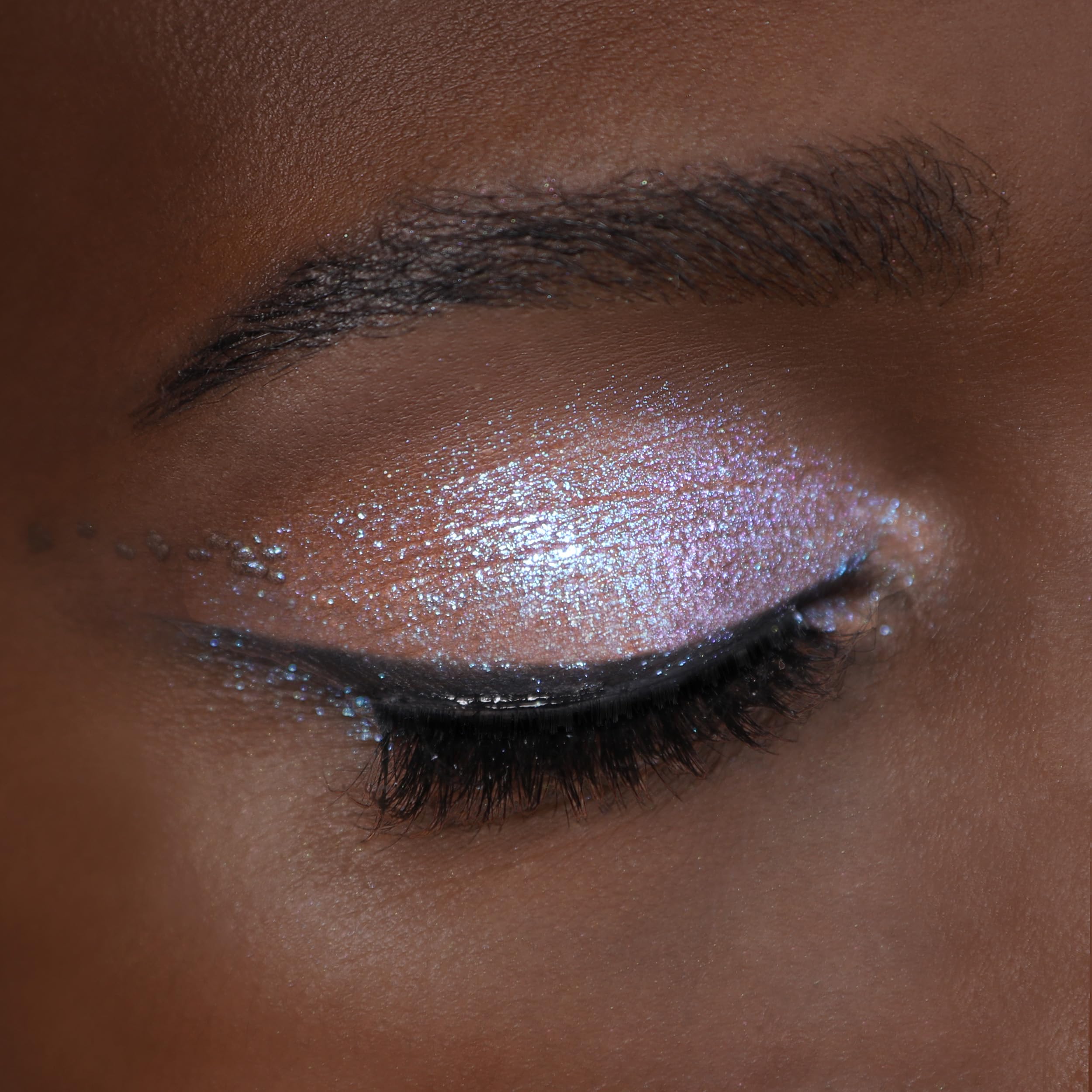 Moira Chroma Light Shadow Lilac Love eye-application on lids for statement dimension