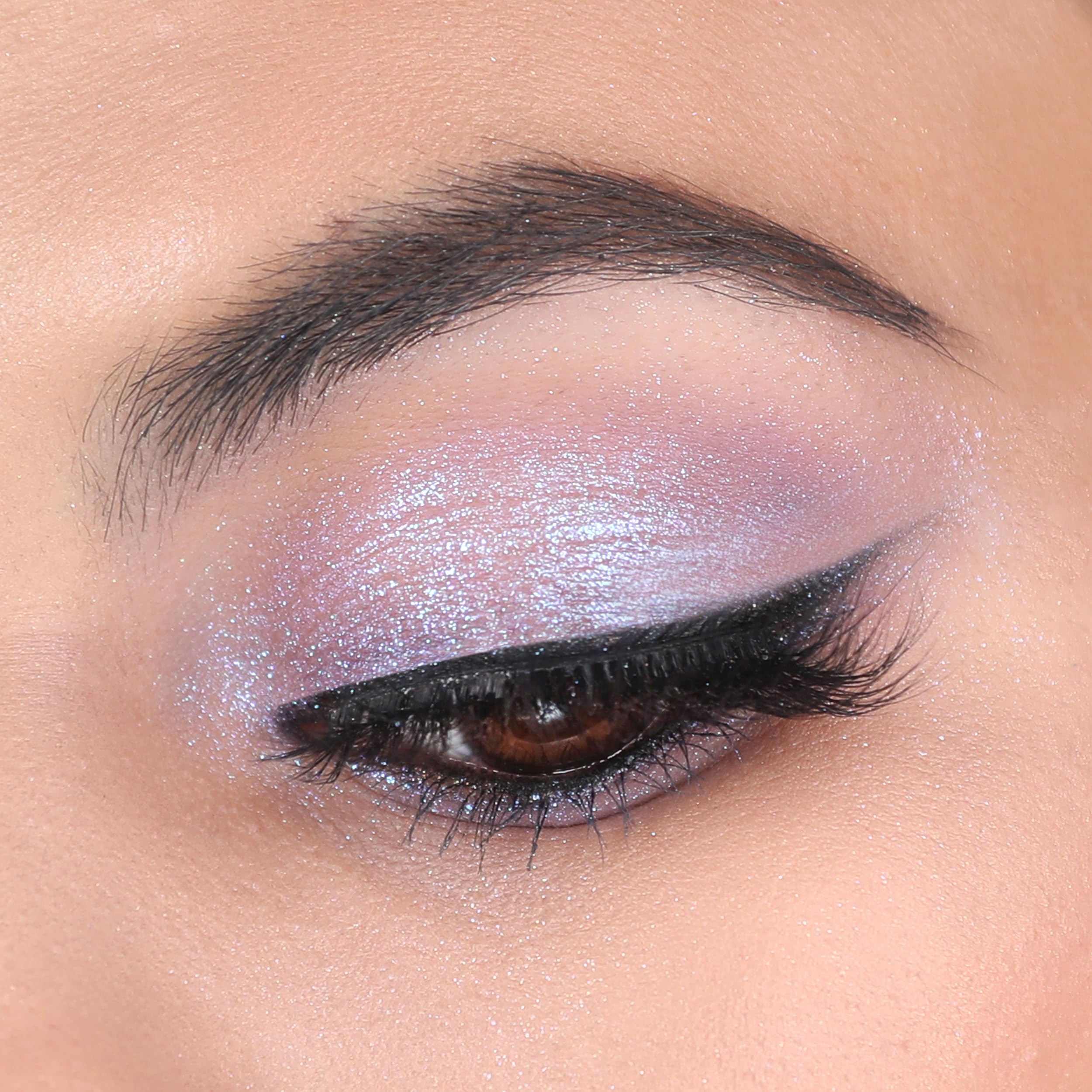 Moira Chroma Light Shadow Lilac Love finger-application for smooth, precise blending