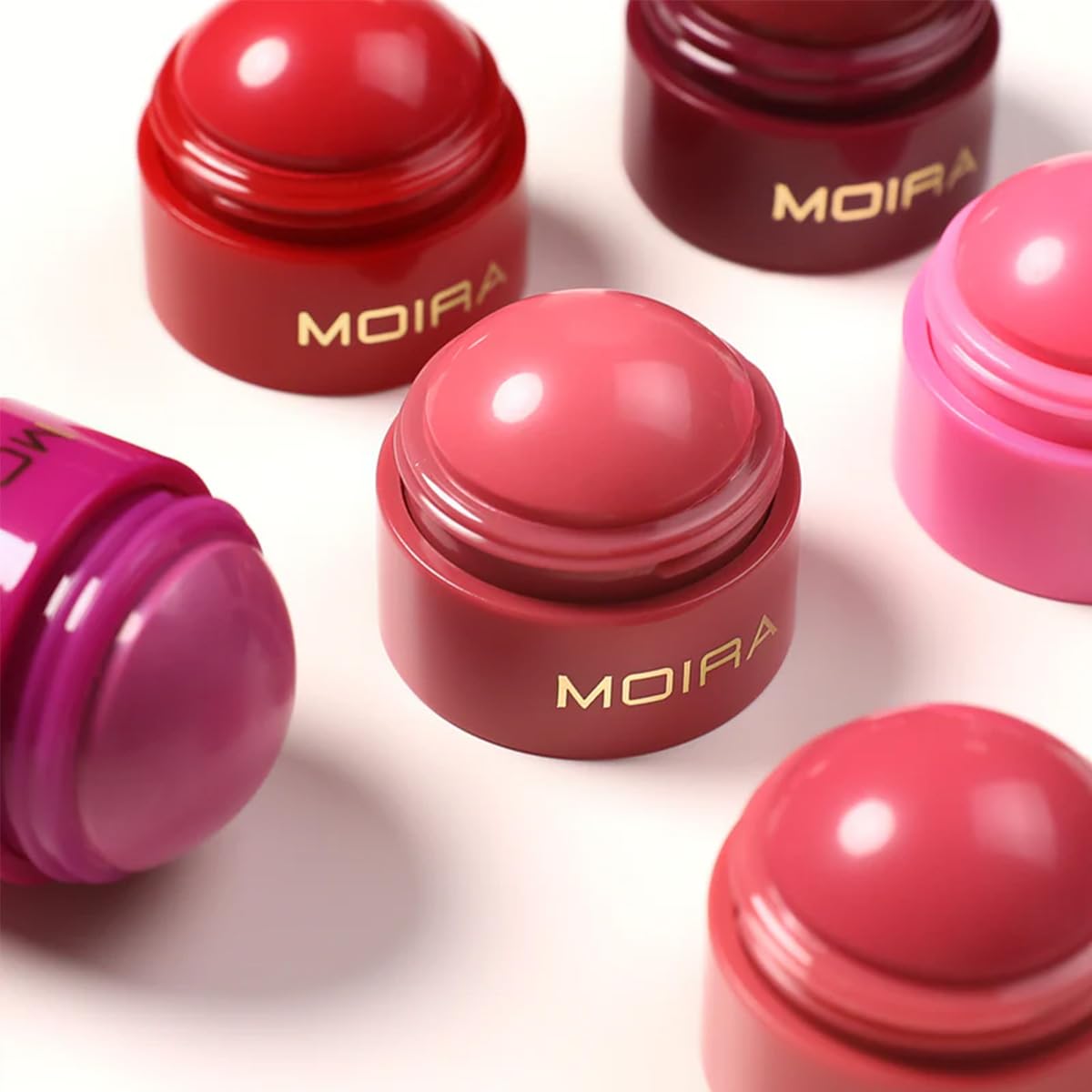 Moira Soft Blush Balm 009 Love Core envase ergonómico, aplicación cómoda durante el día.