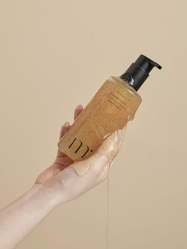 Molvany LHA CIS Gel Cleanser pore close-up highlights refined skin texture.