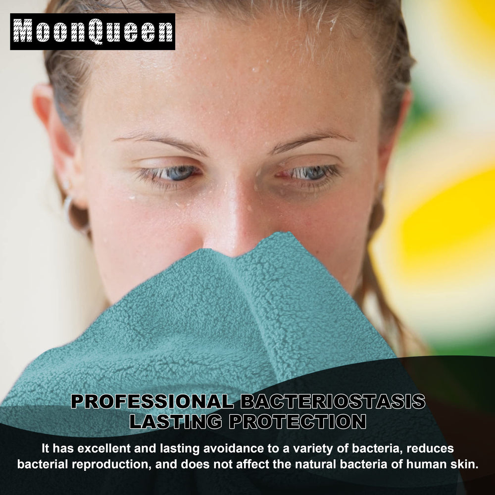 MOONQUEEN travel-ready cloth in cosmetic bag for quick touch-ups