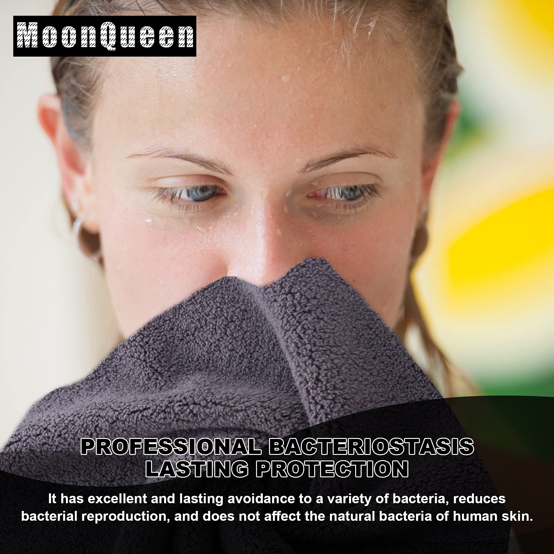 MOONQUEEN travel-friendly face cloths in cosmetic bag for on-the-go touch-ups.