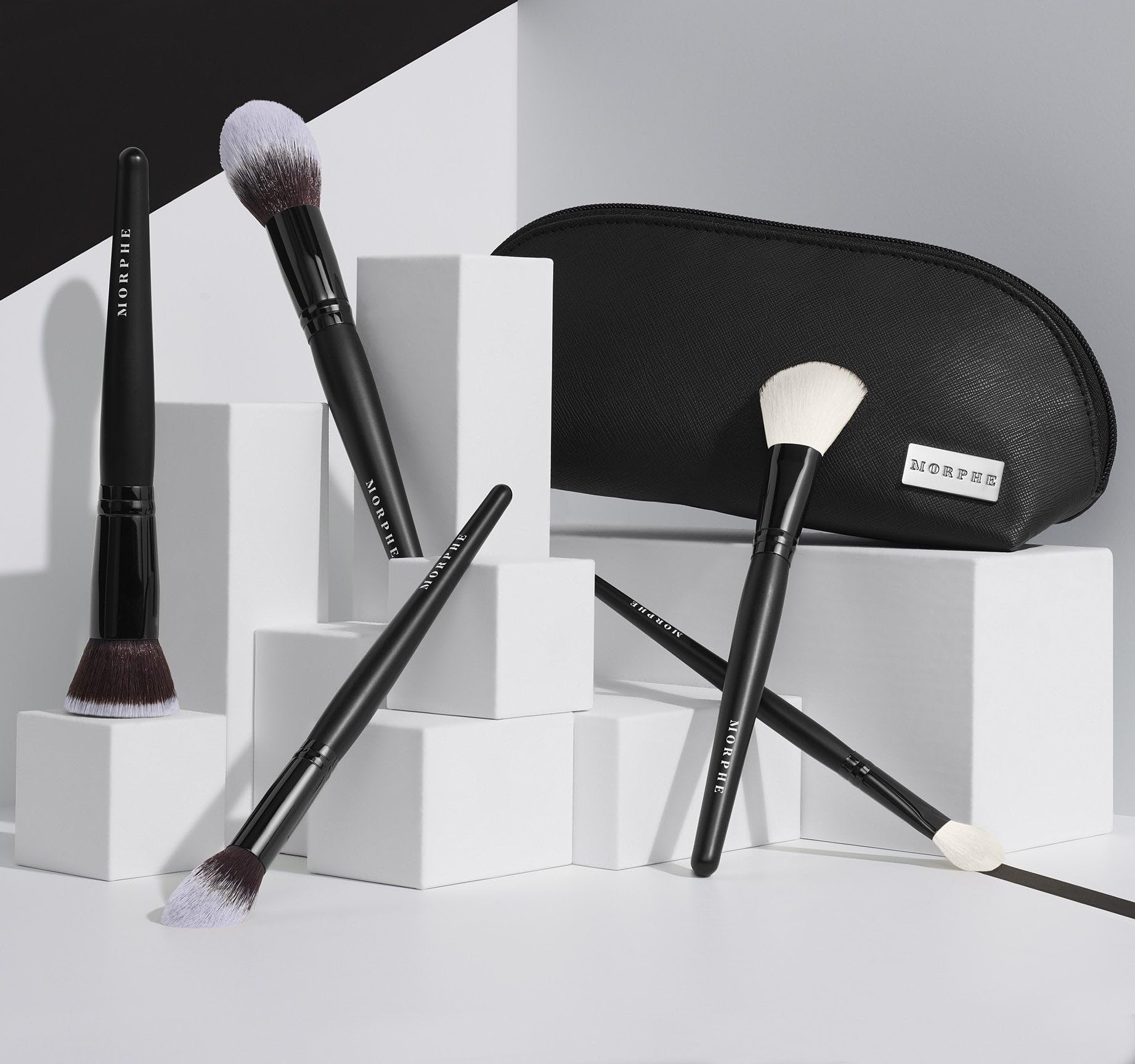 Morphe Face The Beat brush case keeps brushes organized while traveling