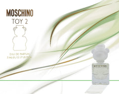 Moschino Toy 2 mini EDP packaging box highlights brand charm and gift-ready presentation.