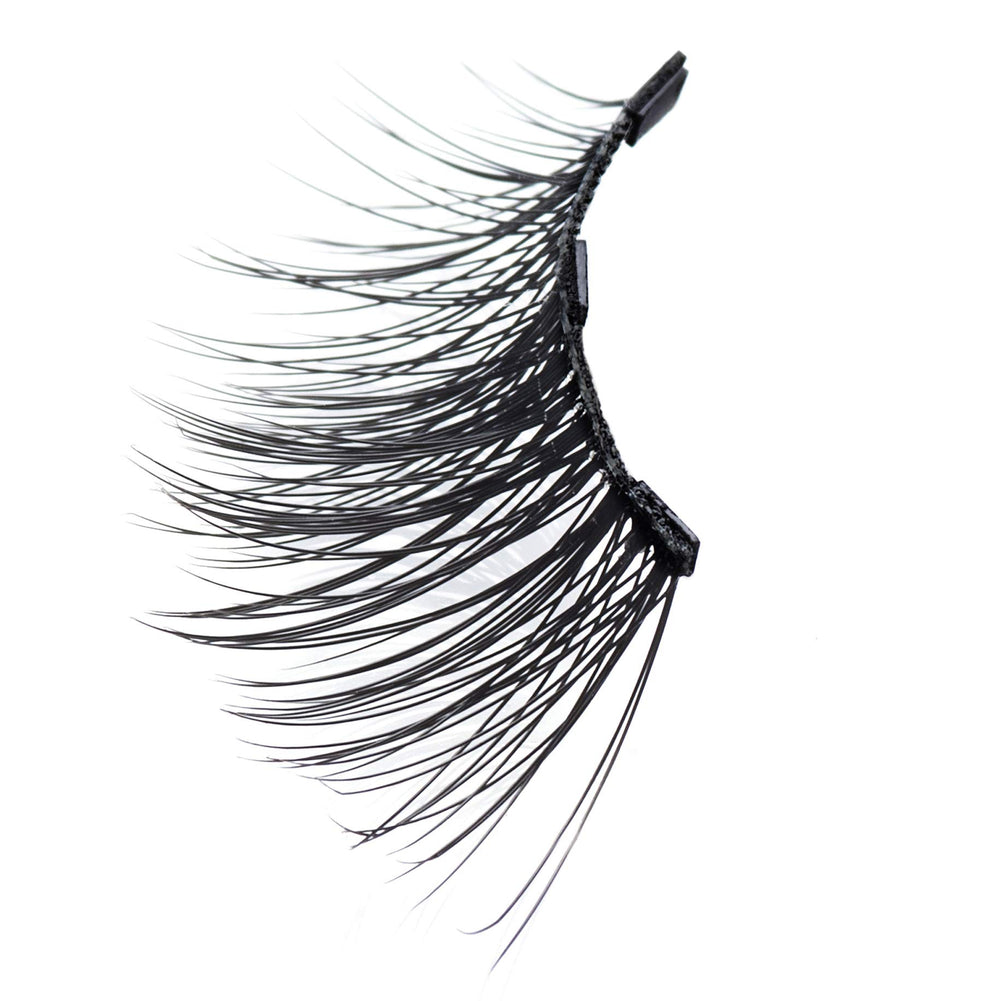 MoxieLash Baby liner application closeup showing fast, glue-free lashes