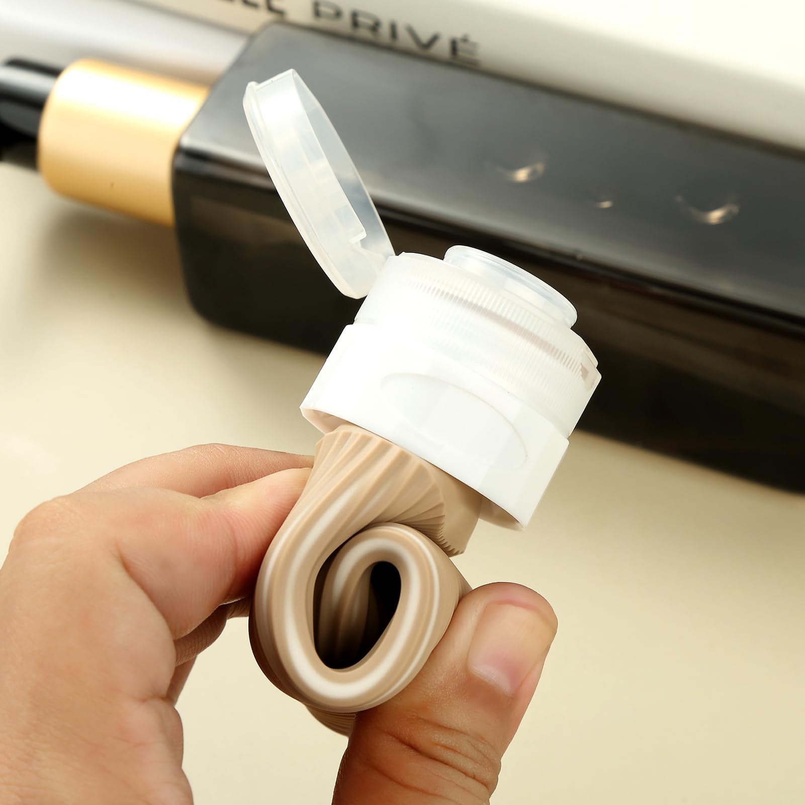 Mrsdry clear toiletry bag keeps items visible and organized.