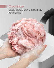 MTDLYICE loofah XXL in shower creates rich foam for easy washing.