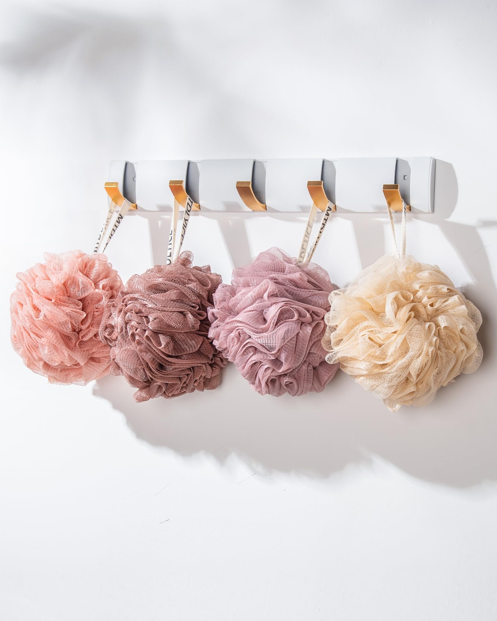 MTDLYICE loofah XXL designed for men offers easy grip.