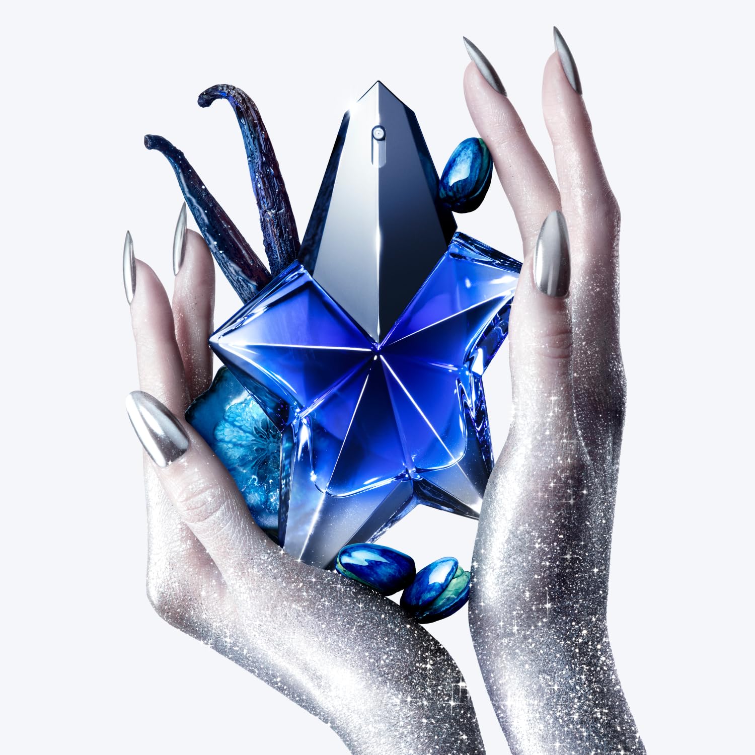 Mugler Angel Stellar cap design emphasizes luxurious elegance.