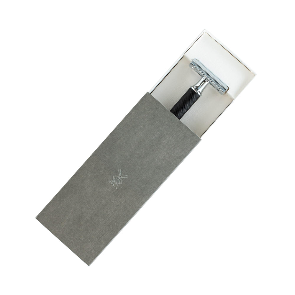 MÜHLE Traditional R89 chrome handle highlights durability and classic barber-grade quality.