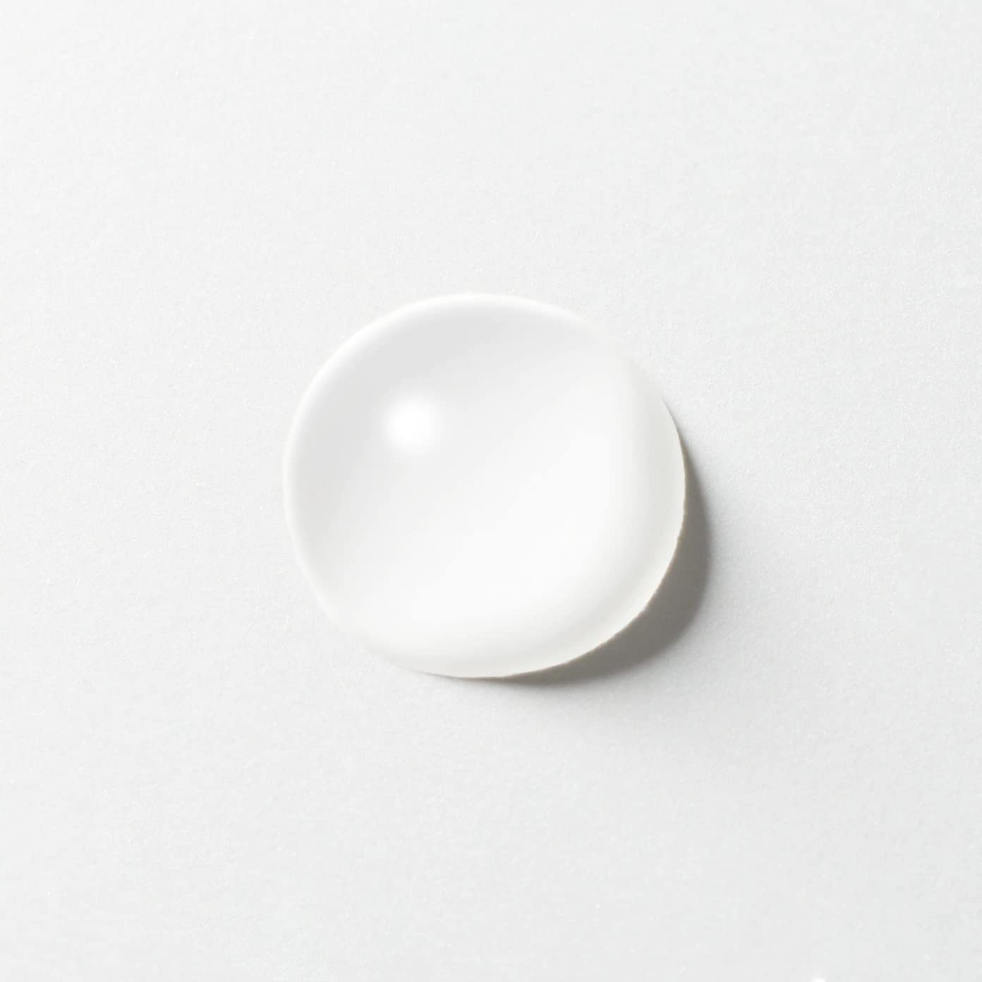MUJI Mild Oil Cleansing makeup removal demonstrates lightweight, fragrance-free formula suitable for daily cleansing.