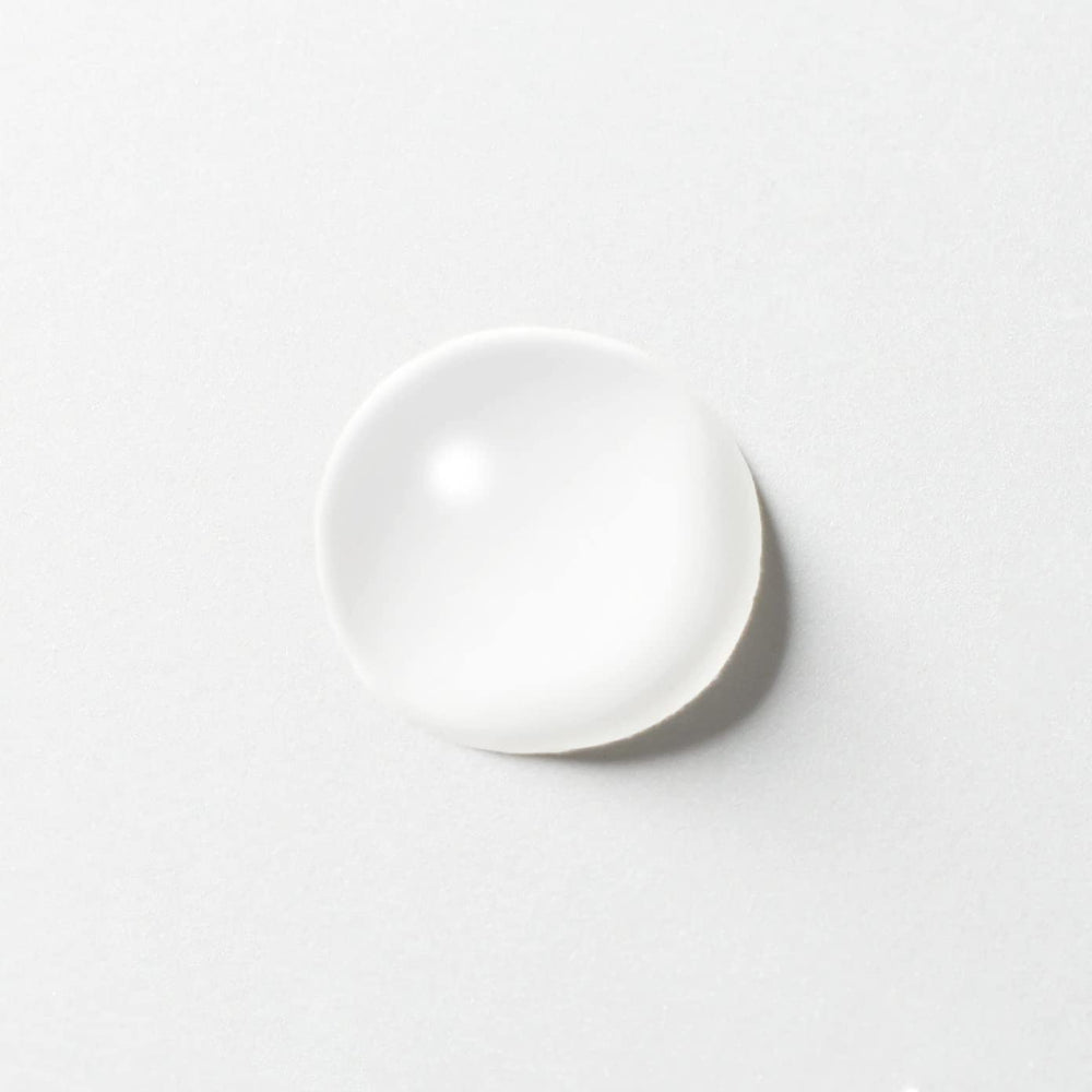 MUJI Mild Oil Cleansing makeup removal demonstrates lightweight, fragrance-free formula suitable for daily cleansing.