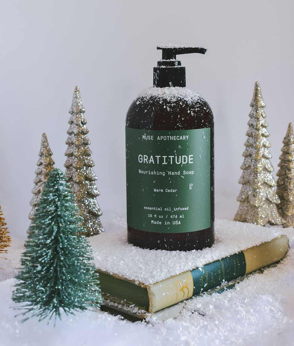 Muse Apothecary aroma de cedro alpino, notas tranquilizantes para el hogar.