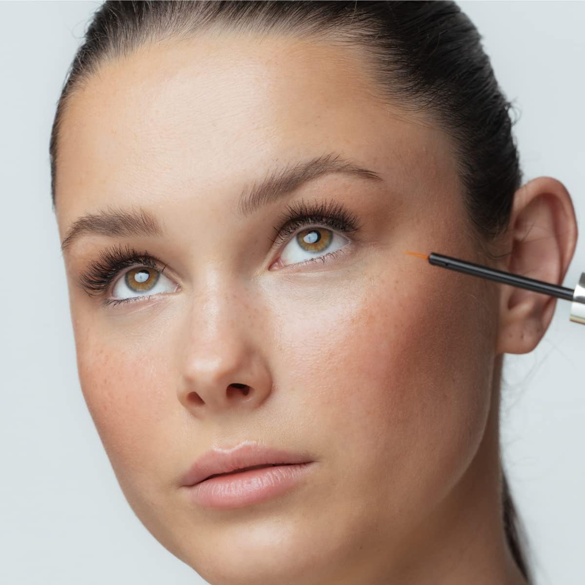 MUSKD brow usage with serum for defined brows and enhanced fullness.