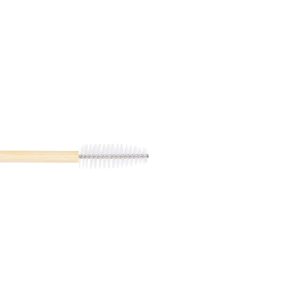 MyAoKuE-UP disposable brush wands closeup showing durable bristles for precise lash work.