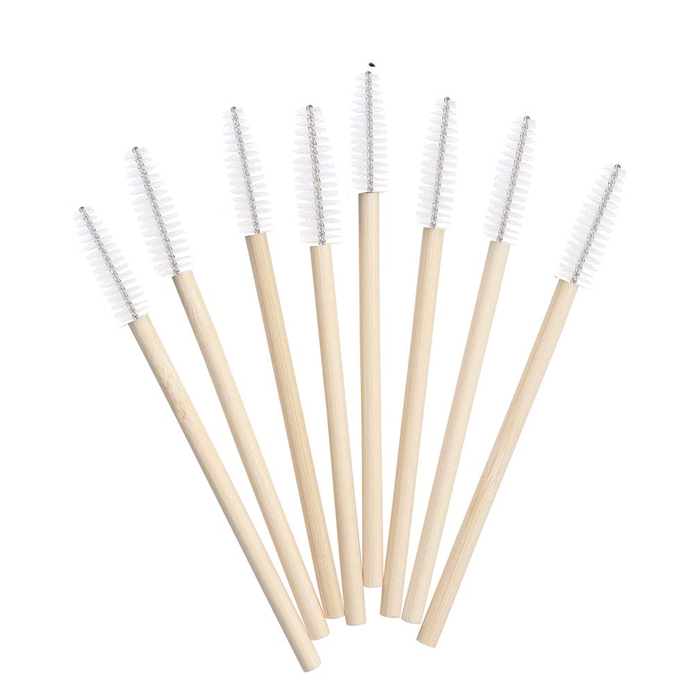 MyAoKuE-UP soft brush head eyelash image emphasizing gentle application on sensitive eyelids.
