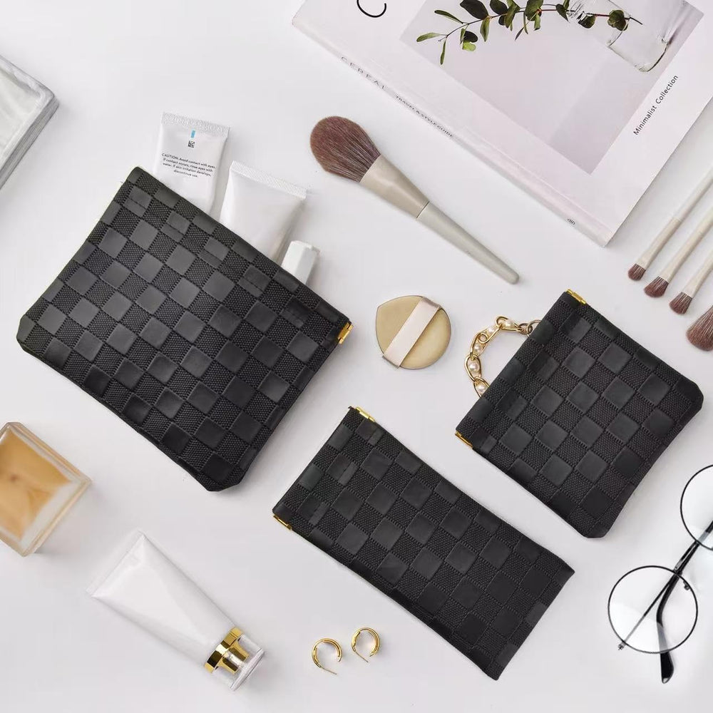 MZLUWM waterproof leather purse bag highlights moisture protection for daily cosmetics.