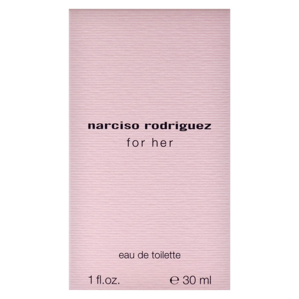 Narciso Rodriguez For Her amber-ambry tone closeup conveys enveloping warmth and confident elegance.