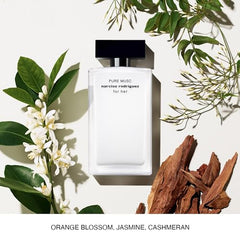 Narciso Rodriguez Pure Musc EDP apply demonstrates an easy, versatile scent for casual outings.