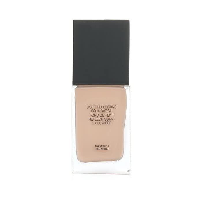 Close-up of NARS Light Reflecting Foundation L2 Mont Blanc finish highlights dewy radiance and texture blur.