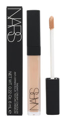 NARS Radiant Creamy Concealer close-up texture shows creamy buildable coverage.