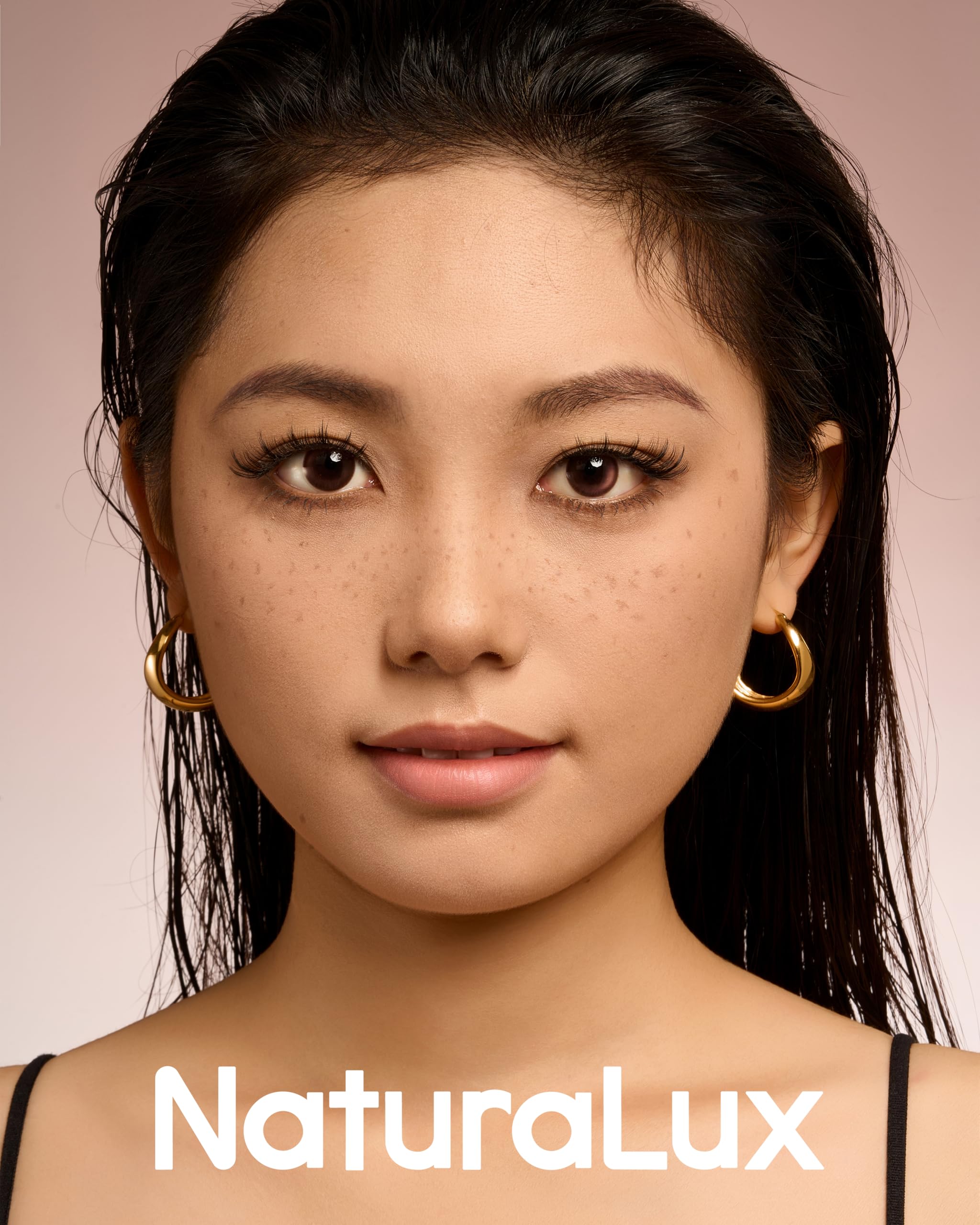 NaturaLux NL06 close-up application image showing detailed lash artistry.