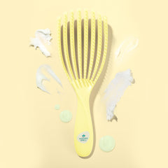Nature Spell FlexiFlow Detangling Brush wet-use demonstrates shower-friendly practicality.