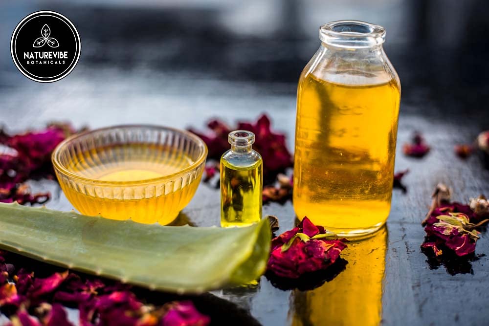 Naturevibe Botanicals Aloe Vera Oil jar seal focusing on freshness and resealability.