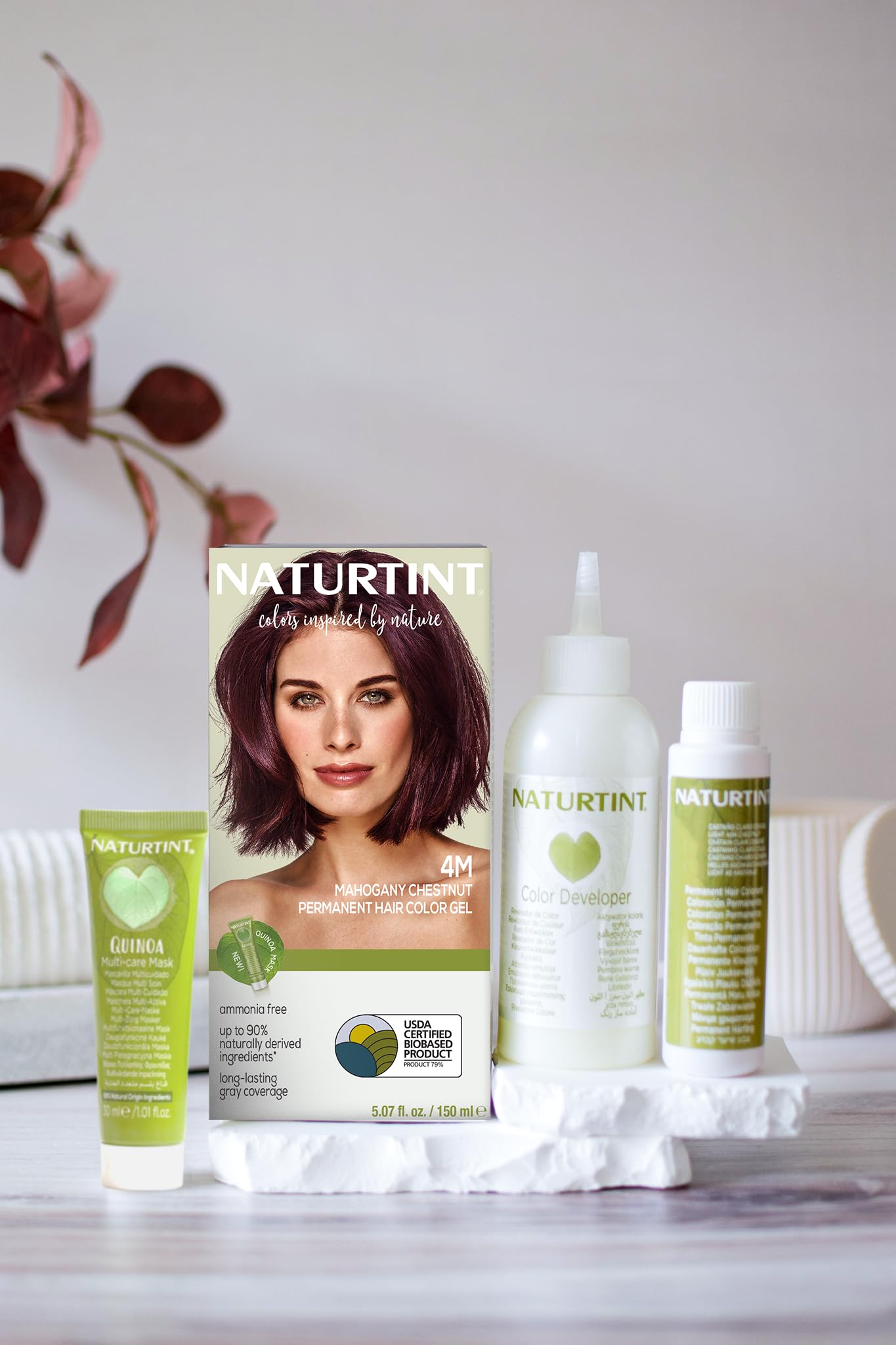 Naturtint 4M Mahogany Chestnut mix bowl highlighting easy, mess-free color preparation.