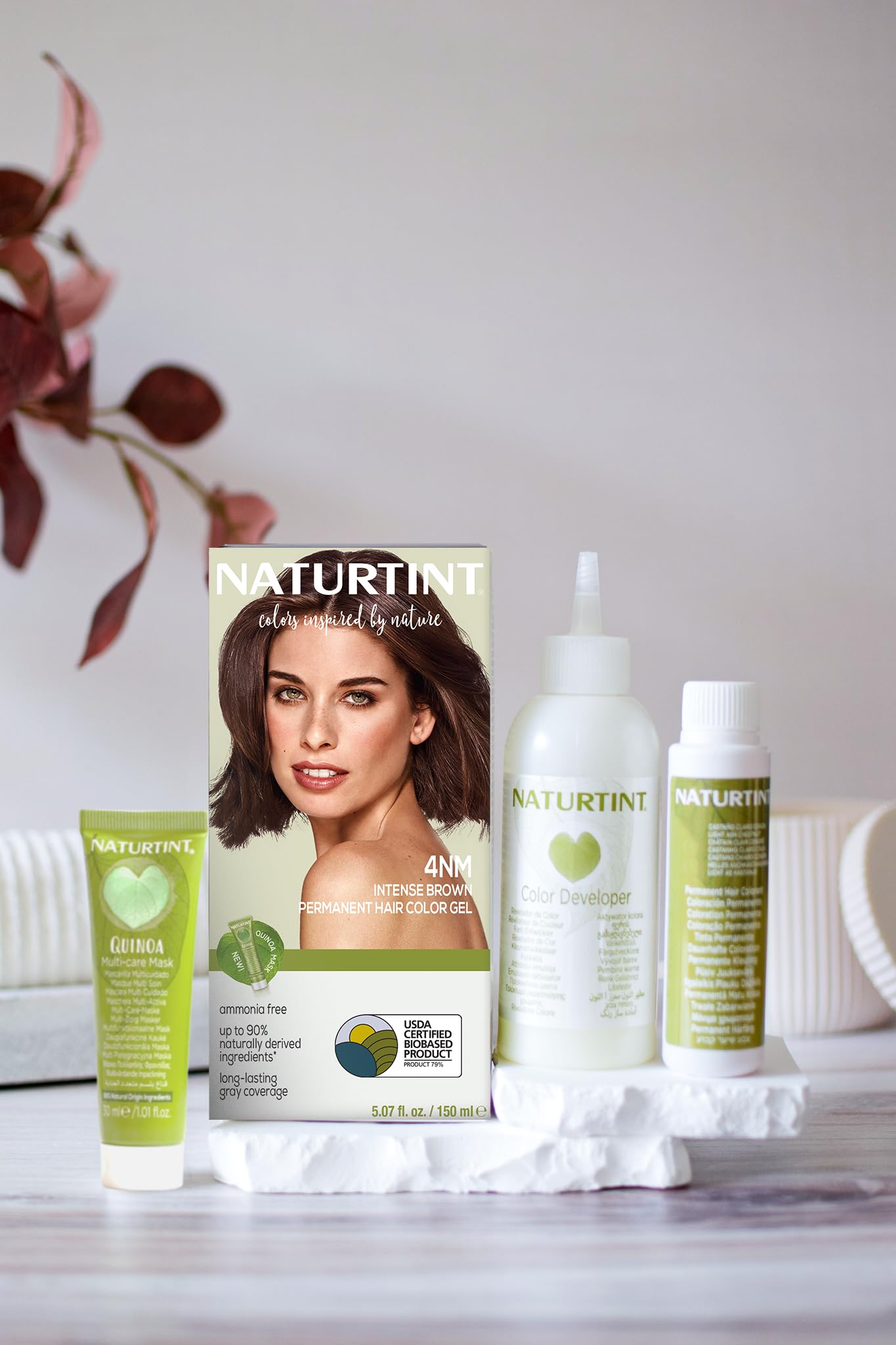 Naturtint 4NM Intense Brown application gloves help mess-free, precise at-home color application.