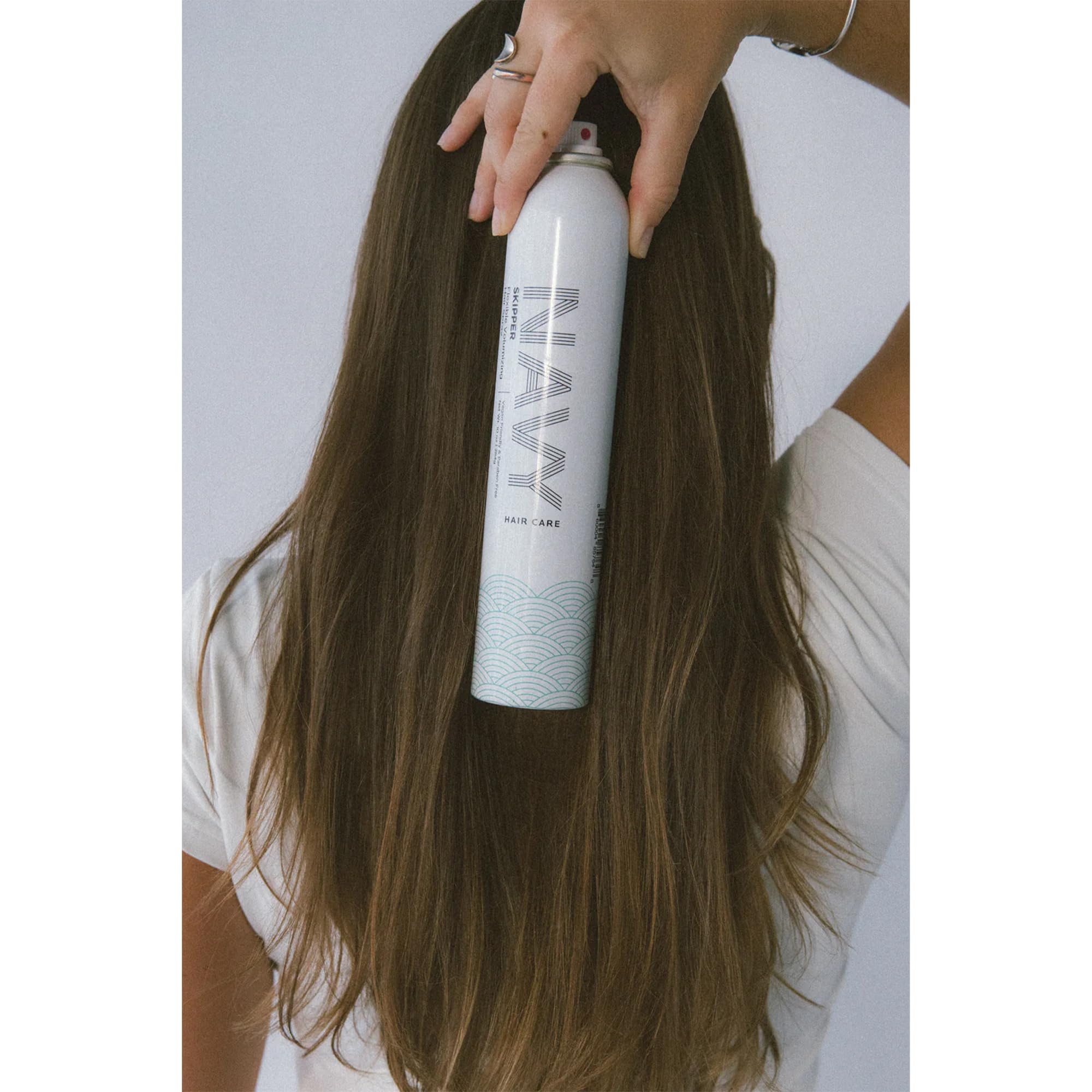 NAVY HAIR CARE Skipper spray action illustrating quick-drying, brushable styling for lasting lift