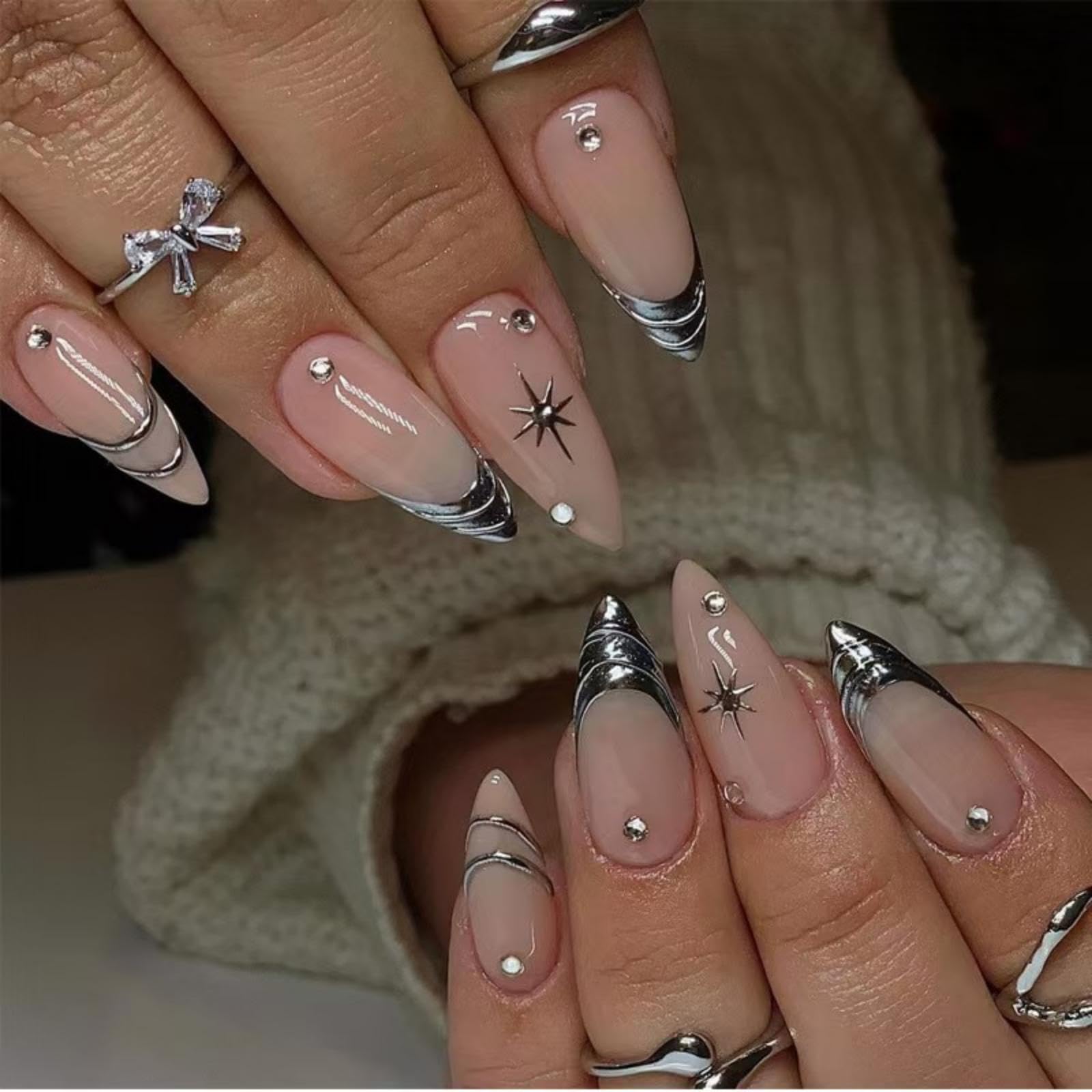 NBNTGH uñas postizas plateadas en tono crema para un acabado elegante.