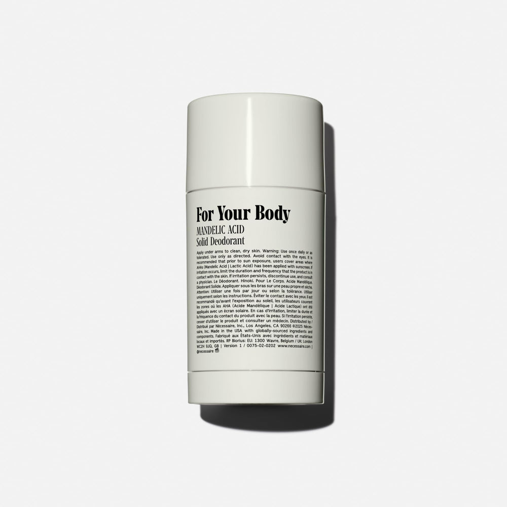 Nécessaire Hinoki applying underarms demonstrates daily-use guidance for freshness.
