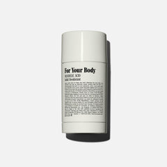 Nécessaire Hinoki applying underarms demonstrates daily-use guidance for freshness.