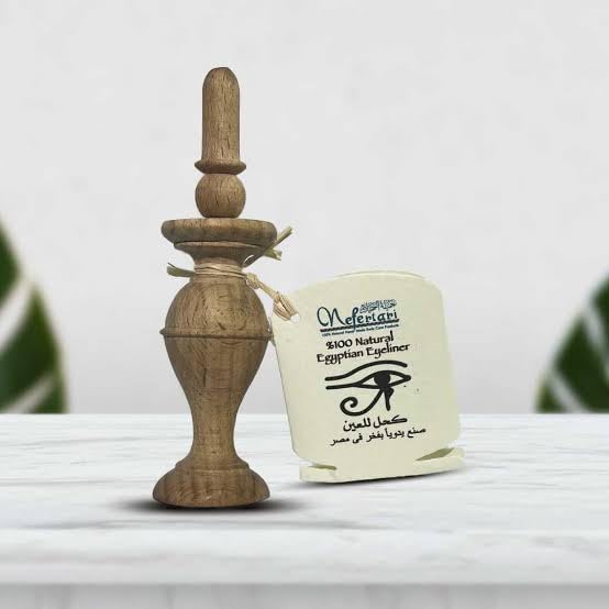 Nefertari eyeliner powder texture closeup reveals silky pigment for smooth lines.