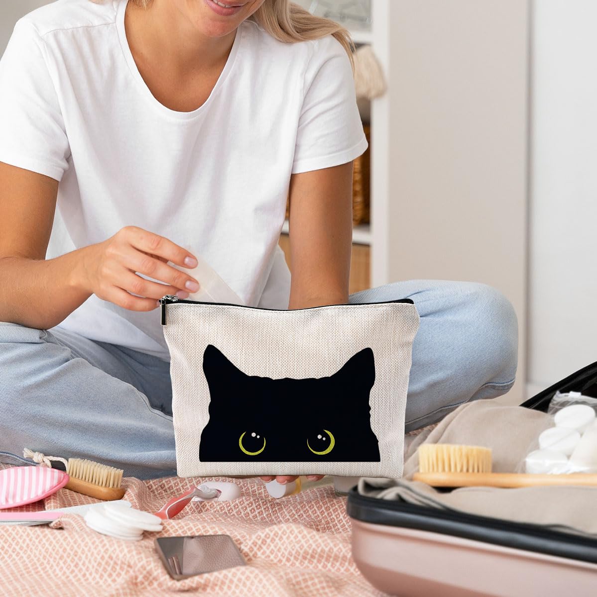 NEGIGA Cat Makeup Bag travel-ready design keeps cosmetics organized on trips