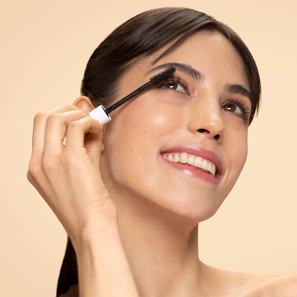 Neutrogena Healthy Definition Mascara Black Brown swatch for natural definition.