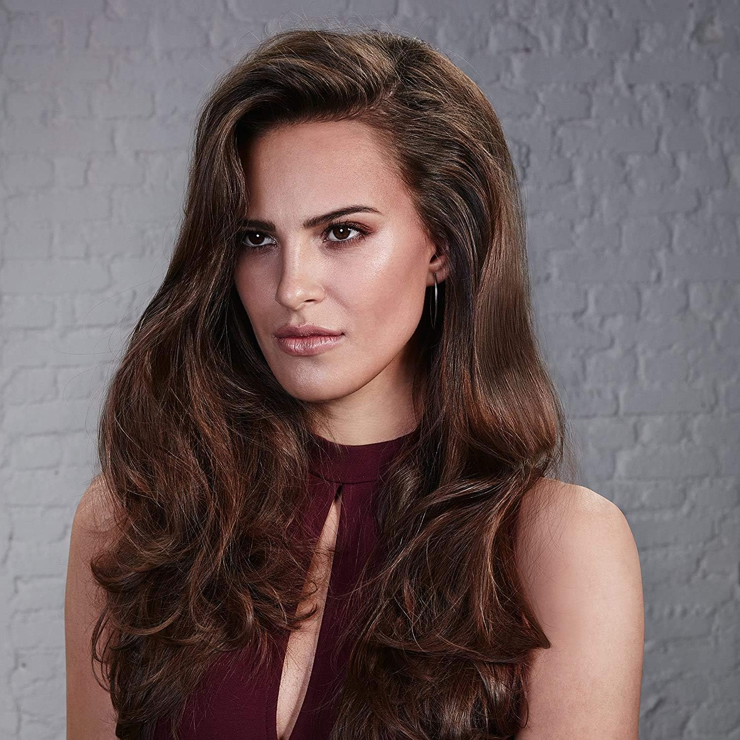 Nexxus Diametress hair-volume-demo shows lifted strands and fuller look