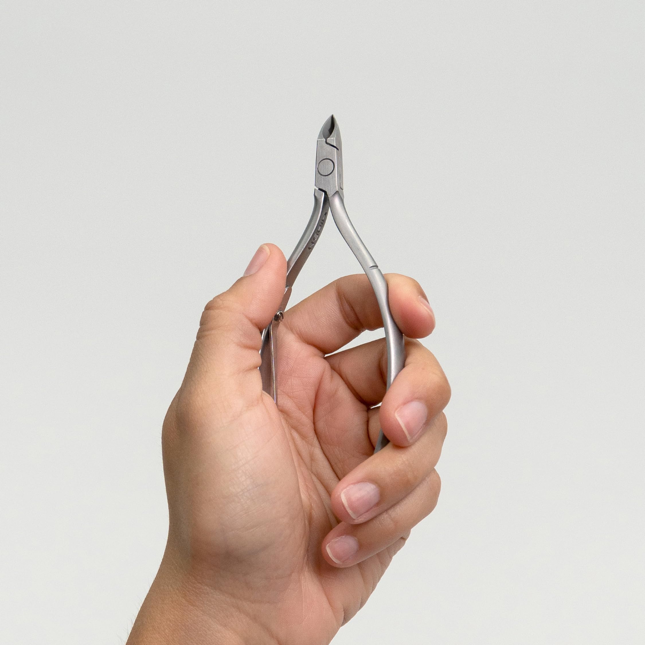 Nghia cuticle nipper ergonomic curved handle for comfortable use
