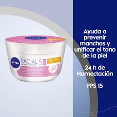 NIVEA Aclaradora Natural SPF 15 icon on packaging, signaling UV protection.