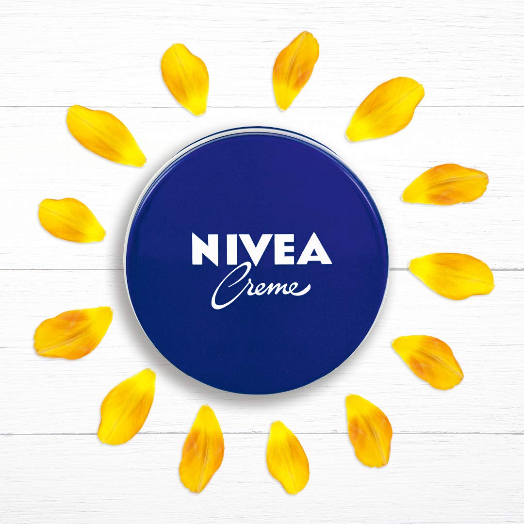NIVEA Creme 200ml hand application highlights protective moisture for dry hands.