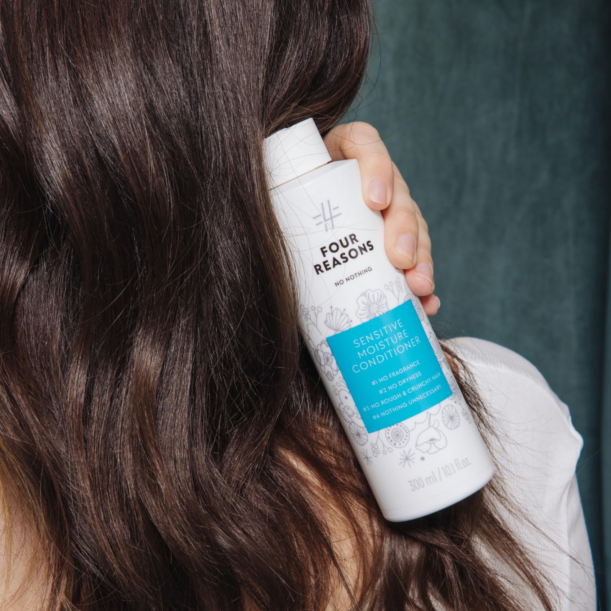No Nothing conditioner in-use on damp hair delivering fragrance-free conditioning.
