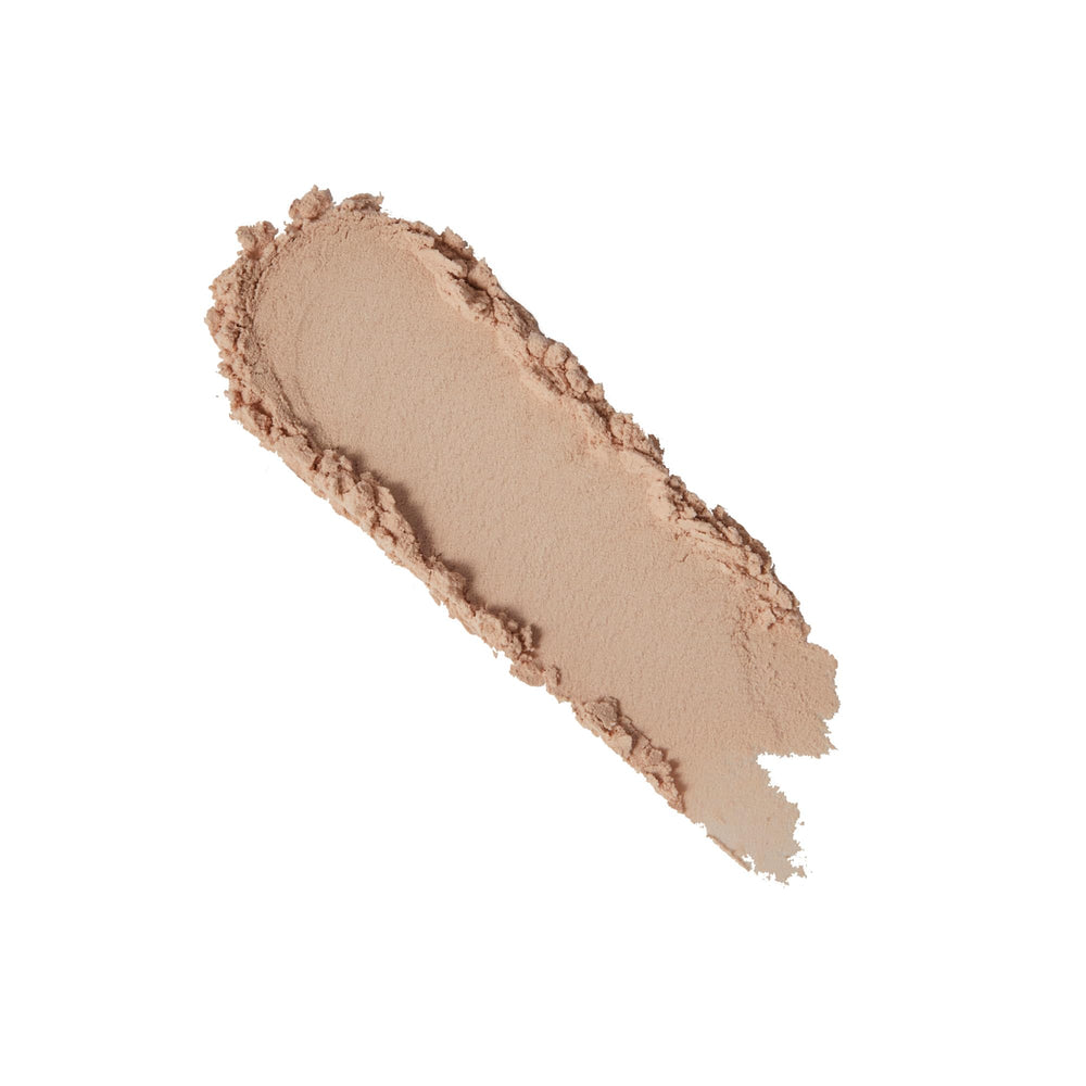 No7 Flawless Finish Loose Powder blurring effect delivers a refined, shine-free complexion.