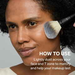 No7 Pro Artist loose setting powder translucent skin-smoothing for a mattified soft glow.