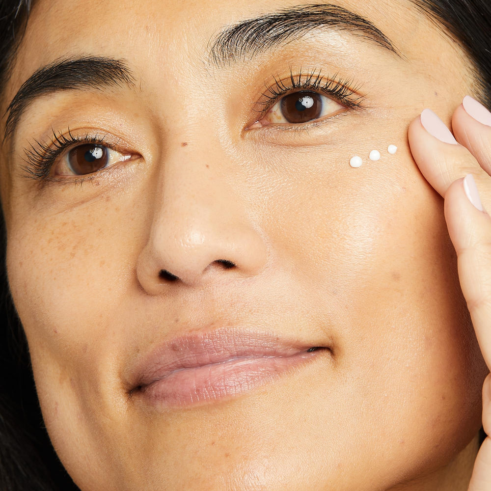 No7 Pure Retinol Eye Cream hydration swatch demonstrates moisturizing feel for morning and night use