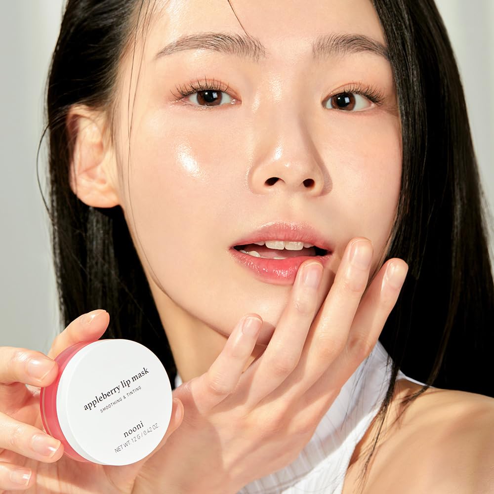 NOONI Appleberry Lip Mask texture close-up reveals creamy finish.